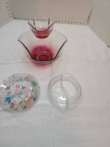 lot 1128 image: Indiana glass ruby chip and dip bowl, vintage Candlewick divided relish bowl and a small plate