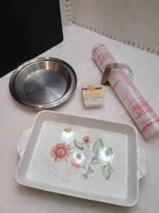 lot 1142 image: Lenox butterfly meadow baking dish 9 x 13, stainless steel pie pan, pie weights, Tupperware pastry sheet