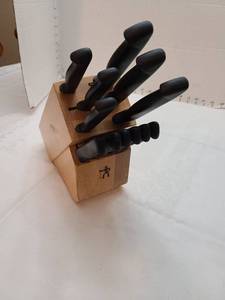 lot 1174 image: J.A. Henckles carving and steak knives in knife block