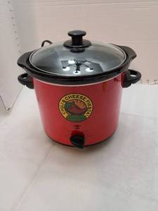 lot 1175 image: Nostalgia Bright red chili & cheese fiesta crock pot with removable insert