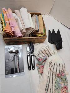 lot 1184 image: Kitchen towels and potholders, can opener, candydeep fry thermometer