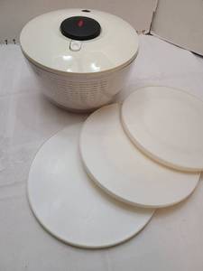 lot 1186 image: Oxo salad spinner and 3 turntables