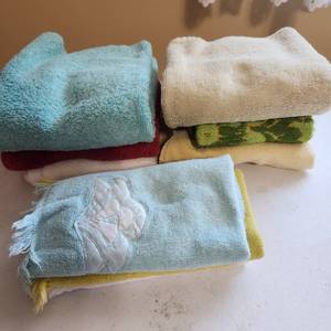 lot 2002 image: Hand towels