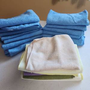 lot 2004 image: Microfiber wash cloths