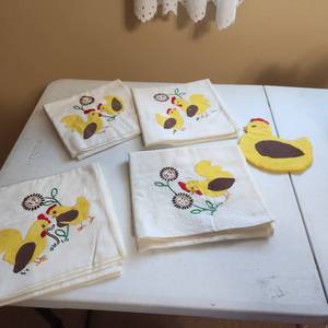 lot 2018 image: Embroidered kitchen towels (flour sacks)