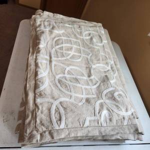lot 2033 image: Southern Living Queen size duvet cover with 2 shams new never used
