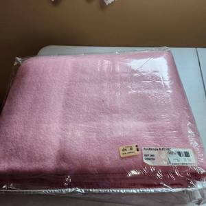 lot 2034 image: Full size wool blanket