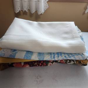 lot 2038 image: Assorted tablecloths