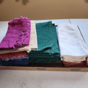 lot 2043 image: Assorted fabric napkins