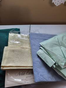 lot 2047 image: Tablecloths oval, rectangle vinyl felt backing, yellow has 4 napkins