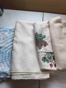 lot 2048 image: Tablecloths rectangle, oval