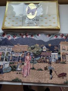 lot 2052 image: Table runner 32x12.5, Dan River sheets