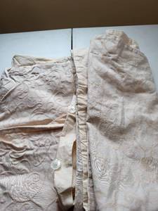 lot 2053 image: Pair of pillow shams