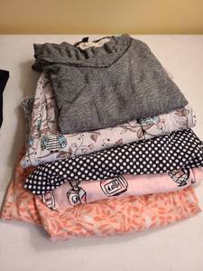 lot 2062 image: Ladies pajamas pants and 1 top, size small