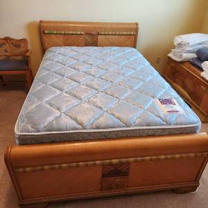 lot 2204 image: Vintage Art Deco waterfall design full size bed with Sealy Posturepedic mattress