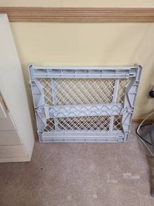 lot 3002 image: Plastic child gate