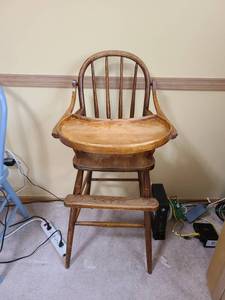 lot 3004 image: Vintage highchair