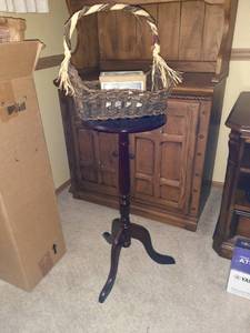 lot 3014 image: Plant stand (28 x 12) and a basket
