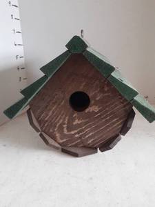 lot 3029 image: Bird house