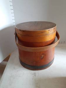 lot 3030 image: Vintage 1930s wood Firkin cheese bucket with lid (shaker bucket) 8 x 9.5 dia