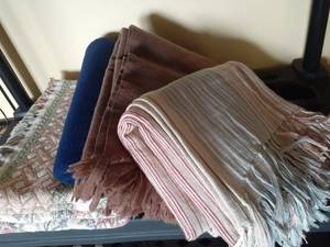 lot 3042 image: Throw blankets (striped one is Ralph Lauren-like new)