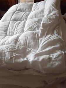 lot 3045 image: Chaps mattress protector. Size queen. Very deep pockets. Very Nice