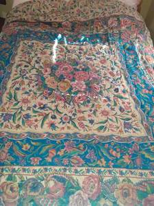 lot 3046 image: Fullqueen reversible comforter (the white areas on top of comforter arent bleach areas, its the sun shining through window)