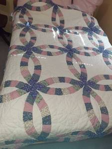 lot 3047 image: Fullqueen quilt