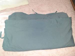 lot 3052 image: King size greyblue duvet cover with tie closures