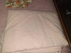 lot 3053 image: Queen size duvet with button closure