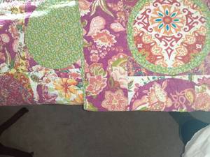 lot 3055 image: D Studio twin size reversible quilt new