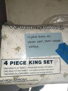 lot 3060 image: Wamsutta king sized sheet set