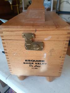 lot 3071 image: Esquire shoe valet box and contents