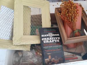 lot 3073 image: Arts and craft items