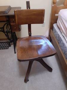 lot 3201 image: Vintage wooden office swivel chair