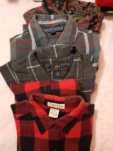 lot 3213 image: Ladies shirts. Size small and medium. See pictures for brands