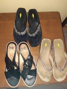 lot 3227 image: (3) Pair ladies sandles. Size 10