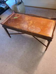 lot 3235 image: Amerigold hand tooled coffee table 18x36x18, cosmetic water spots and scratches on top