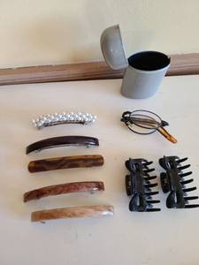 lot 3301 image: Hair clips and foldable reading glasses with case