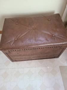 lot 3304 image: Brown padded storage unit 16x26x16