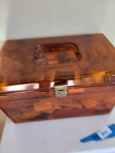 lot 3312 image: Another amber colored sewing box 8.5x14x9 and contents