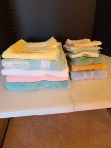 lot 3321 image: Assorted towels and wash cloths