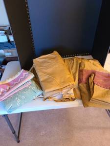 lot 3327 image: Queen size bed skirt, 1 king flat sheet (gold dots) 2 queen flat sheets (gold multi-color) 1 queen fitted green, 4 standard pillowcases (set green & set gold multi-color)