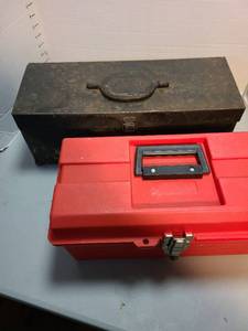 lot 4004 image: Metal and plastic toolboxes
