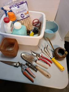 lot 4012 image: Copper watering pitcher, garden tools, clothespins, more