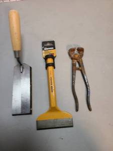 lot 4018 image: Trowel, brick set, old pincerspliers