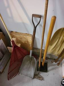 lot 4035 image: Rake, scoop shovel, tamper and hoe