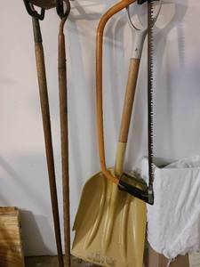 lot 4036 image: Scoop shovel with chipped corner, bow saw, two hoes