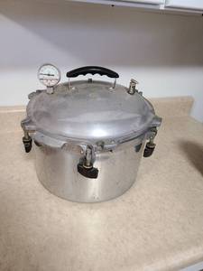 lot 4116 image: Vintage All American pressure cooker & canner 15.5 qt. heavy cast aluminum