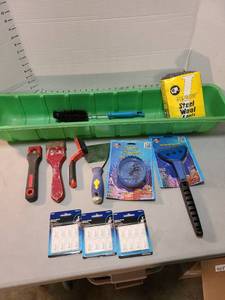 lot 4122 image: Wallpaper tools and adhesive plastic mini hooks